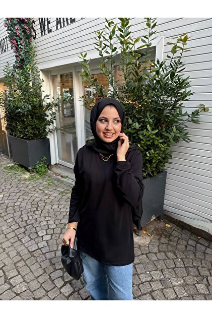 Women's black basic long sleeve t-shirt