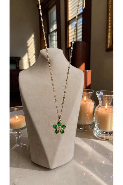 Vip Model Emerald Green Stone Daffodil Flower Necklace