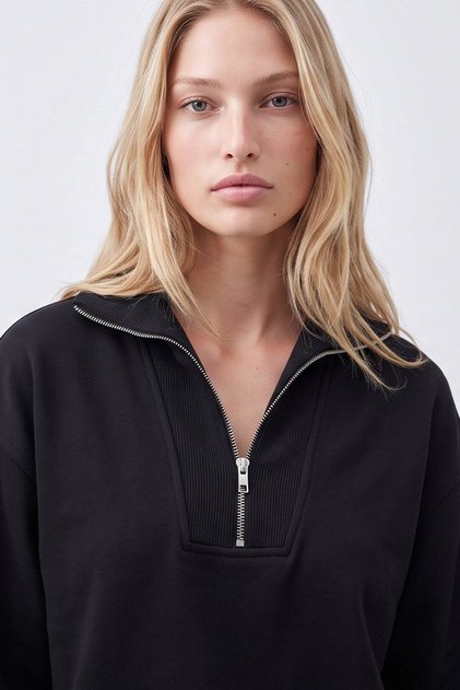 Black Women's Sweatshirt with Zipper on the Collar 26K0166K1