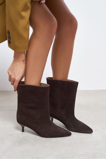 Stefan Bitter Brown Suede Leather Pointed Toe Kitten Heel Wide Heel Women's Boots