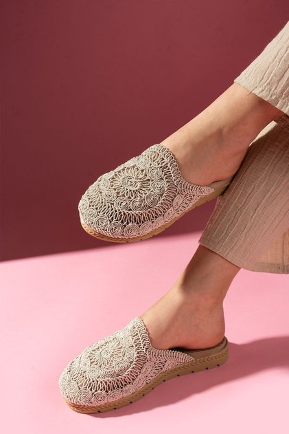 Oval Wicker Embroidered Closed-Front Slippers