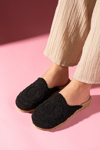 Oval Wicker Embroidered Closed-Front Slippers