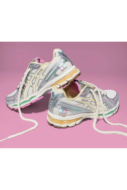 x VANDYTHEPINK Gel-Kayano 12.1 ‘Vanilla’ Limited Edition