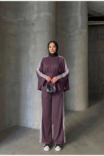 طقم نسائي مخطط على طراز Oysho - طقم رياضي كاجوال بأكمام واسعة وربطة خصر، لون بنفسجي