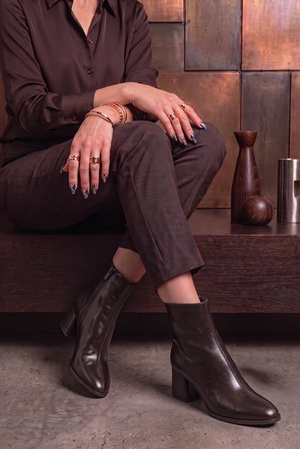 Soran Round Toe Front-Stitched Women's Boots Brown