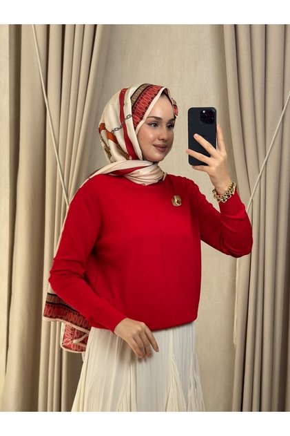 200 Broş Detaylı Yarım Balıkçı Yaka Merserize Kazak Kırmızı