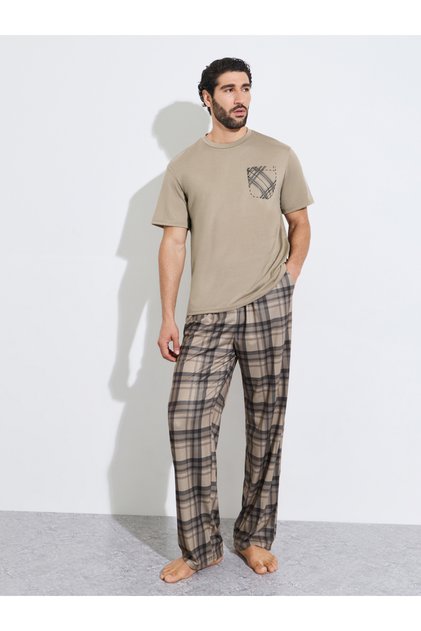 Men Brown Contrast Pocket T-Shirt and Checked Pyjama Set