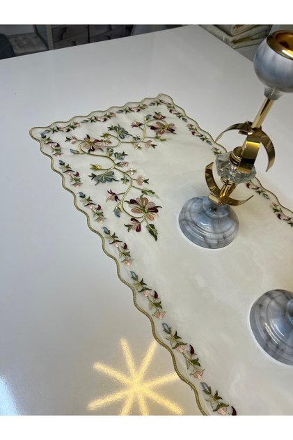 Karlla ödemiş ipeği nakışlı tek runner