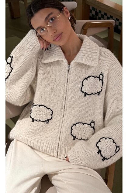 Cardigan din lână premium cu broderie aplicată cu motiv de oaie