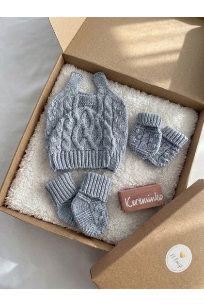 3-Piece Baby Gift Set: Knit Hat, Gloves & Booties