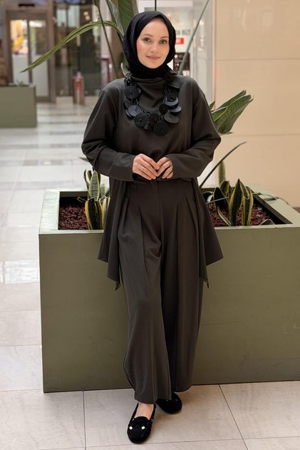 Kahma Short Front, Long Back Blouse and Pants Set with Accessories