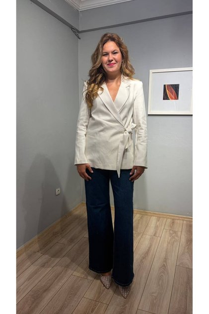 Kadın Beyaz Yandan Bağlamalı Kuşaklı Kruvaze Blazer Ceket
