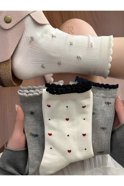 Women's 4 Pairs Ultra Comfortable Socks Red Heart Ribbon Flower Patterned Seasonal Socks