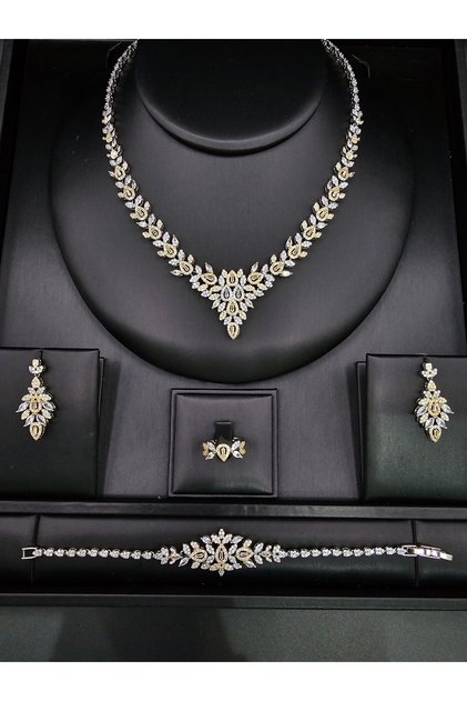 Accessory Set / Zircon with a Design of Hanging Leaves