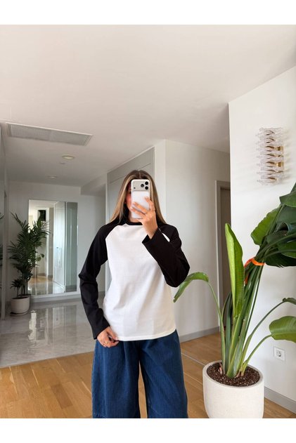 Women's oversize raglan sleeve cotton sweatshirt