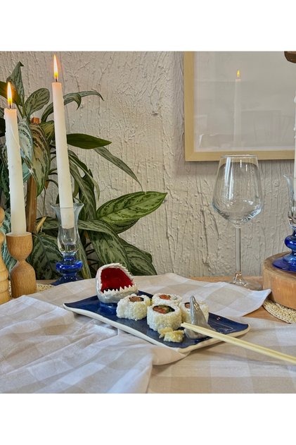 Seramik el yapımı sushi tabağı köpek balıklı