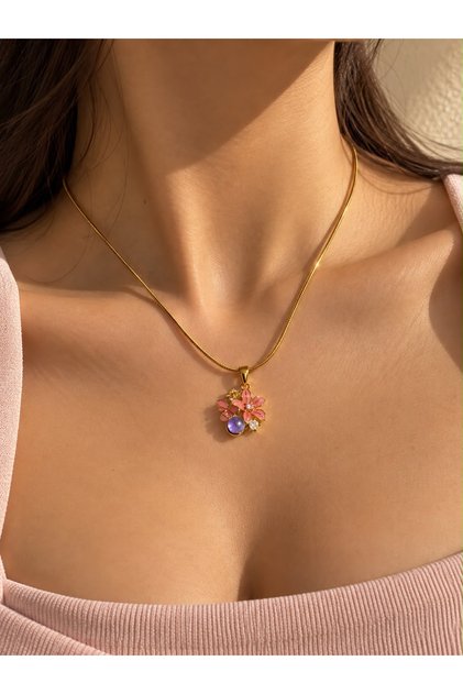 Gold Pembe Çiçek Bahçesi Kolye