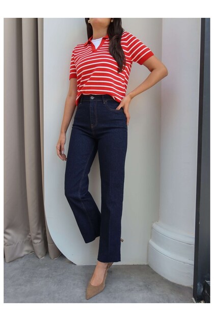 Straight Leg Cropped Jeans
