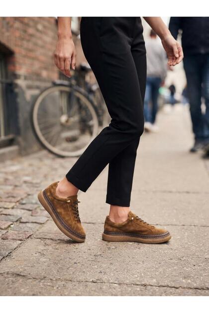 Tan Leather Lace-Up Women's Casual Shoes Sue