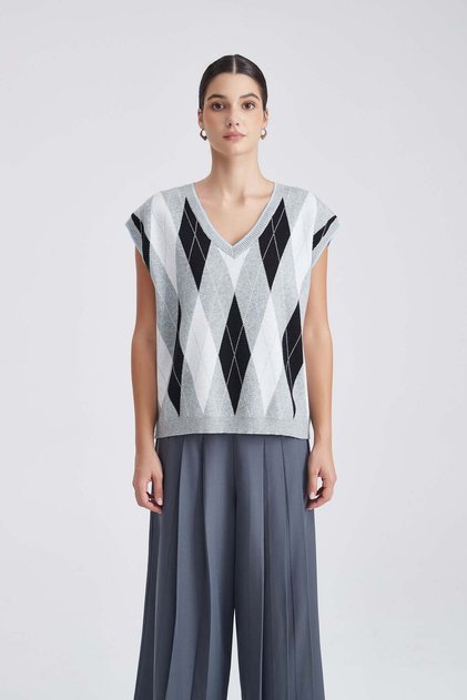 Patterned Sleeveless V-Neck Top