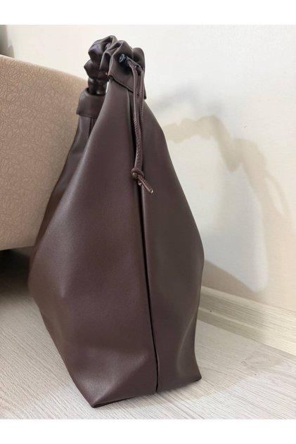 Women's Bitter Brown Hobo Shoulder Bag with Drawstring Detail and Zipper, Large Daily Bag