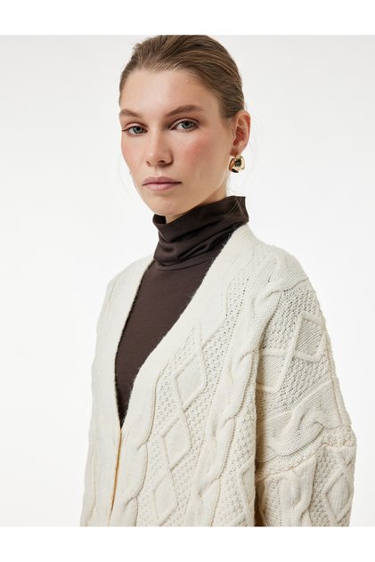 Cardigan supradimensionat cu mâneci lungi, cu nasturi, decolteu în V, tricotat