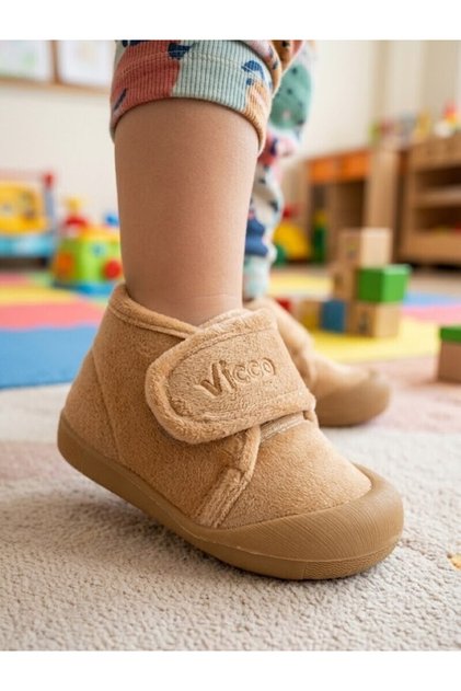 Svakodnevne papuče udobnog kroja za bebe i decu, za jaslice i vrtić, šarene.