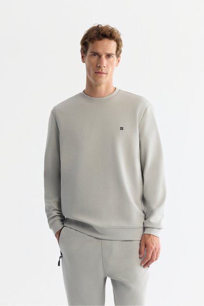 Men's Gray Crew Neck Flexible Soft Texture Interlock Fabric Basic Regular Fit Sweatshirt B001100