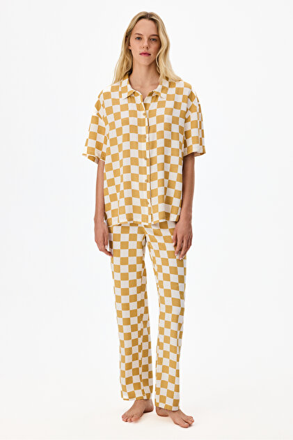 Set de pijamale cu pantaloni și cămașă cu mânecă scurtă cu imprimeu Hannah Dama galben