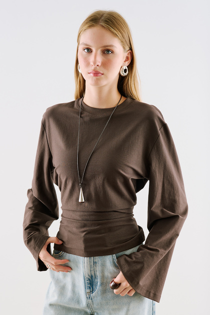 Lightweight Waist-Trimming Tshirt Brown