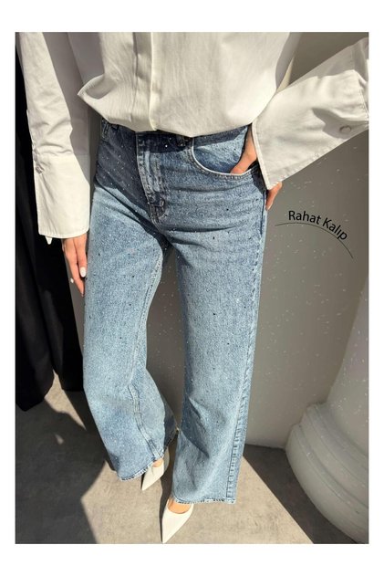 Stoned Wide Leg Jeans