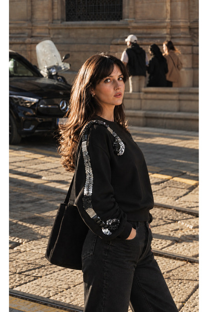 Kristal Taş Ve Boncuk Işlemeli Siyah Sweatshirt