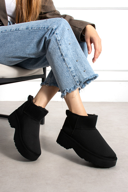 Women's Fur-Lined Thick Sole Heeled Short Winter Boots - Warm and Stylish Model Black