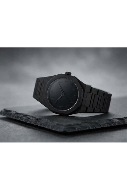 Bilger onyx orient (refers to the model's black tone and eastern-inspired numeral design).