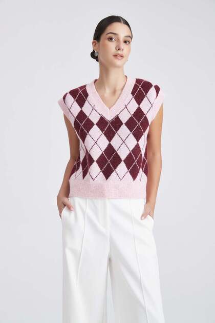 Sleeveless Argyle Knit Vest Top