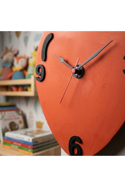 Dekoratif Ahşap Uçan Balon Duvar Saati – Eğlenceli Sarkaçlı Çocuk Odası Dekoru