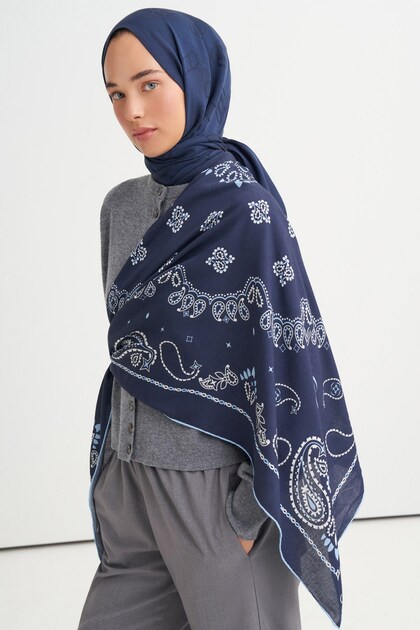 Diamond Pattern Reniva Tensel Triangle Shoulder Shawl Navy Blue