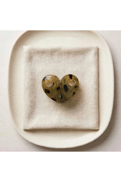 Heart Shape 3 cm Magnet Buckle with Leopard Pattern