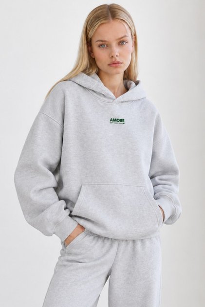 Hanorac supradimensionat pentru femei Amore, imprimat, gri melanj – Cu glugă, buzunar cangur, fleece cu 3 fire.