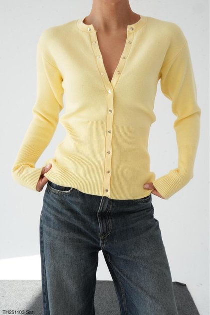 Sweater cardigan with snaps