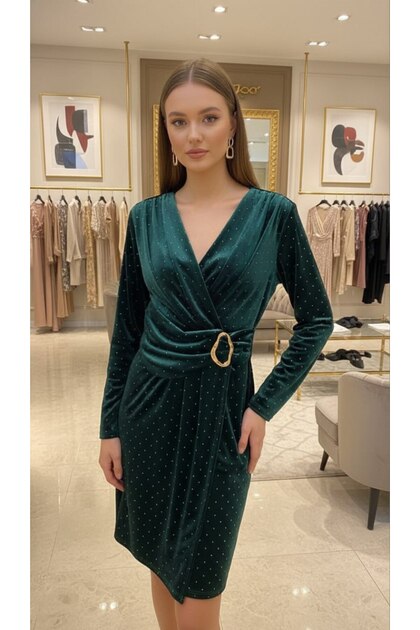 Rochie din catifea Siena, cu decolteu în V, pietricele și cataramă în talie