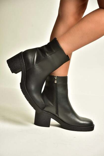 Z667051103 Black Genuine Leather Thick Heeled Women's Boots