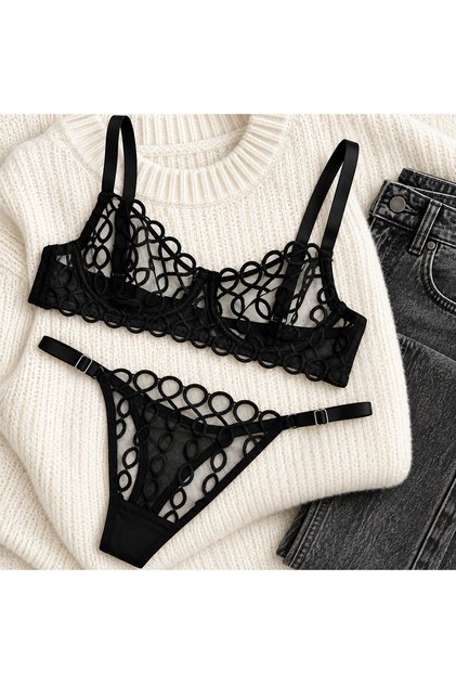 Negru fără sârmă fără cupe detaliu din tul Set sutien cu lanțuri cu model (sutien și tanga)