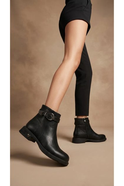 Liva Women's Black Belt Detailed Zippered Boots - Black Leather