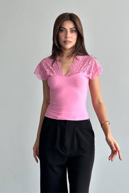 Shoulder and Collar Lace Blouse Pink