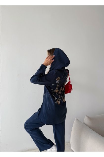 Women's Stylish Suit with Bead-Embellished Back and Zipper Detail on the Front