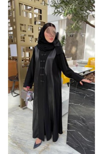 عباية D70054 - بقماش كريب كوبرا بتدخيلات تفتة مزين بازرة - اسود
