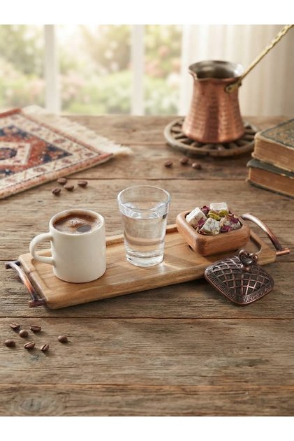 Caffé Türk Kahvesi Sunum Seti – Ahşap Tepsi, Porselen Fincan, Cam Bardak ve Metal Kapaklı Lokumluk