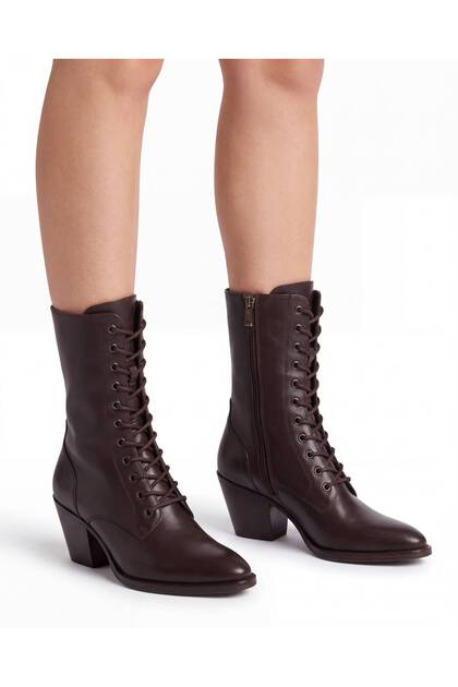 Code.204. Western-Style Boots with Thick Heels, Baggy Design, and Zipper Closure.