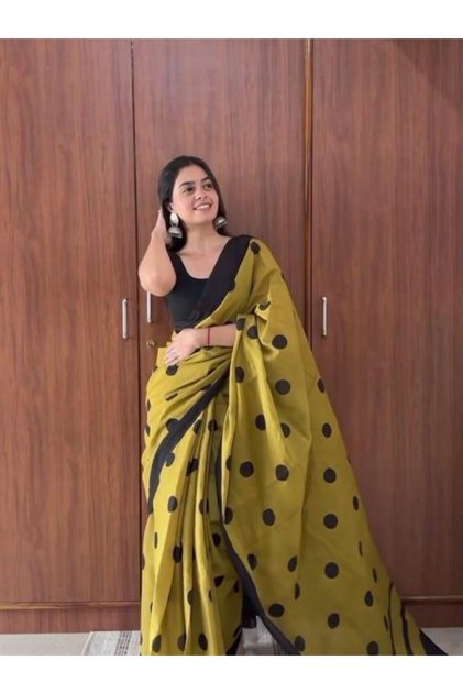 Polka dot saree
